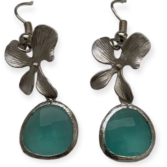 HANDMADE SILVERTONE TURQUOISE DANGLING PIERCED EARRINGS VINTAGE 2011 - Picture 1 of 5